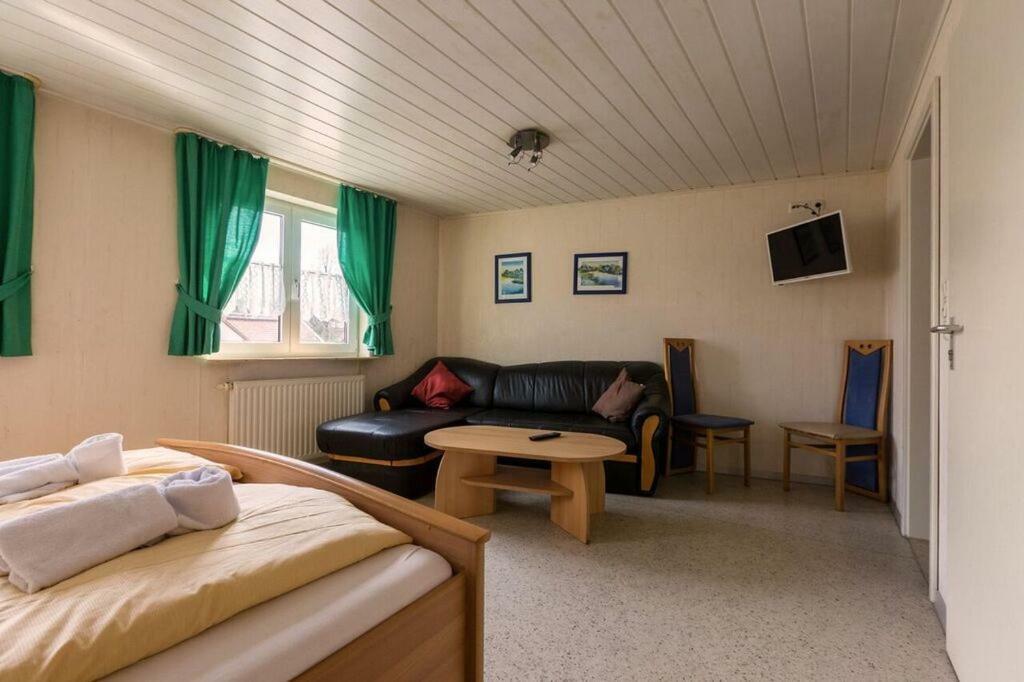 Pension Goldene Mitte Groß-Zimmern Esterno foto