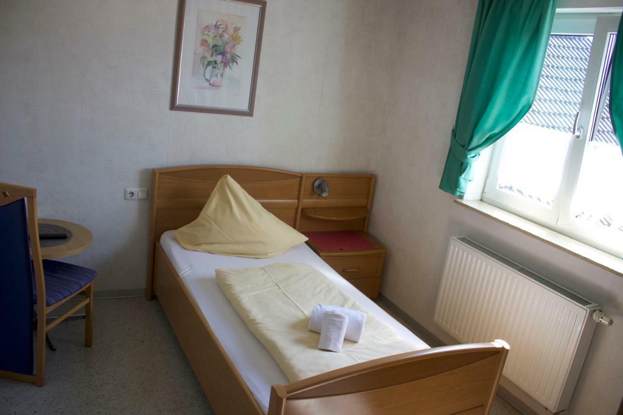 Pension Goldene Mitte Groß-Zimmern Esterno foto