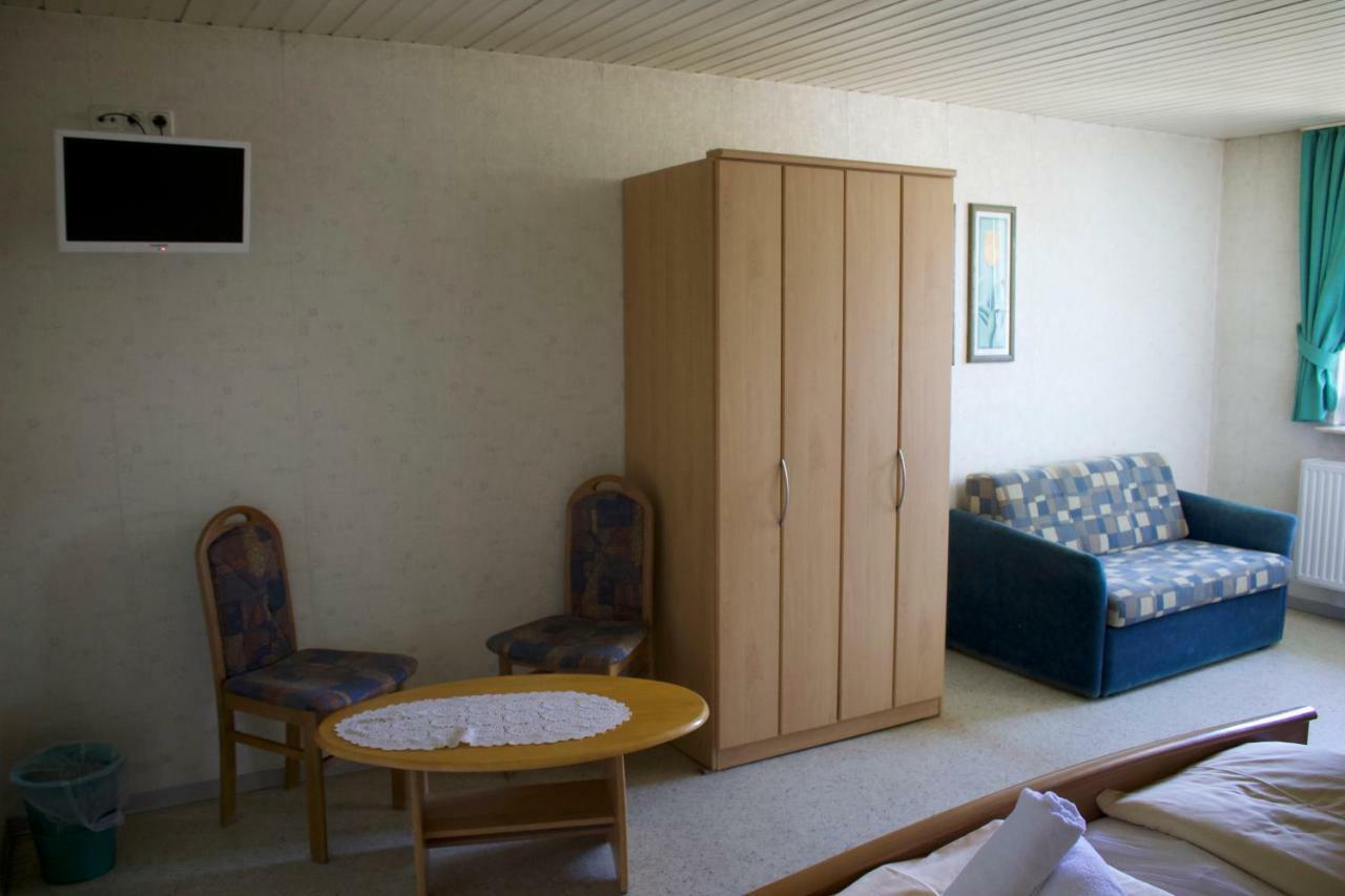 Pension Goldene Mitte Groß-Zimmern Esterno foto
