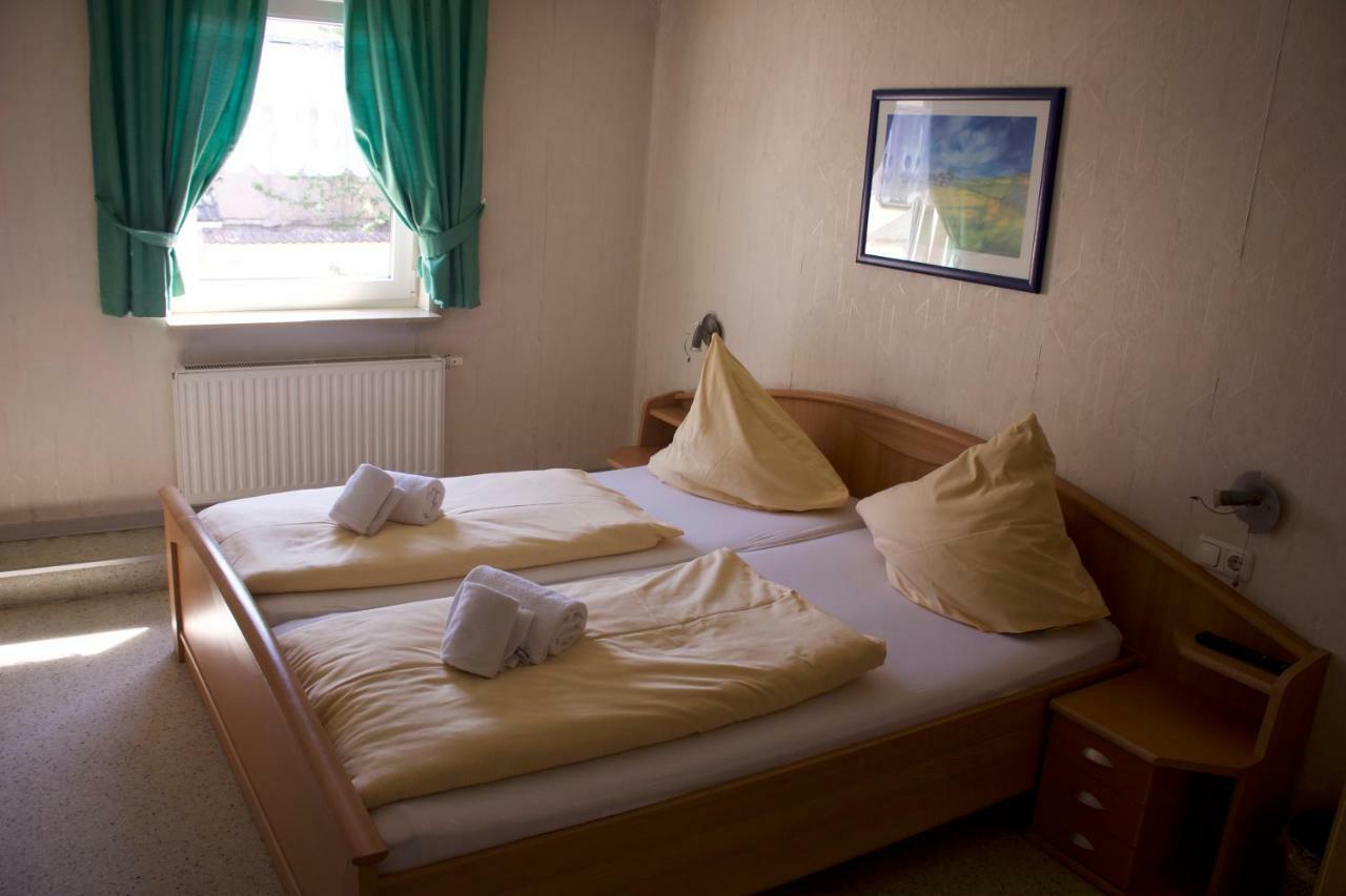 Pension Goldene Mitte Groß-Zimmern Esterno foto